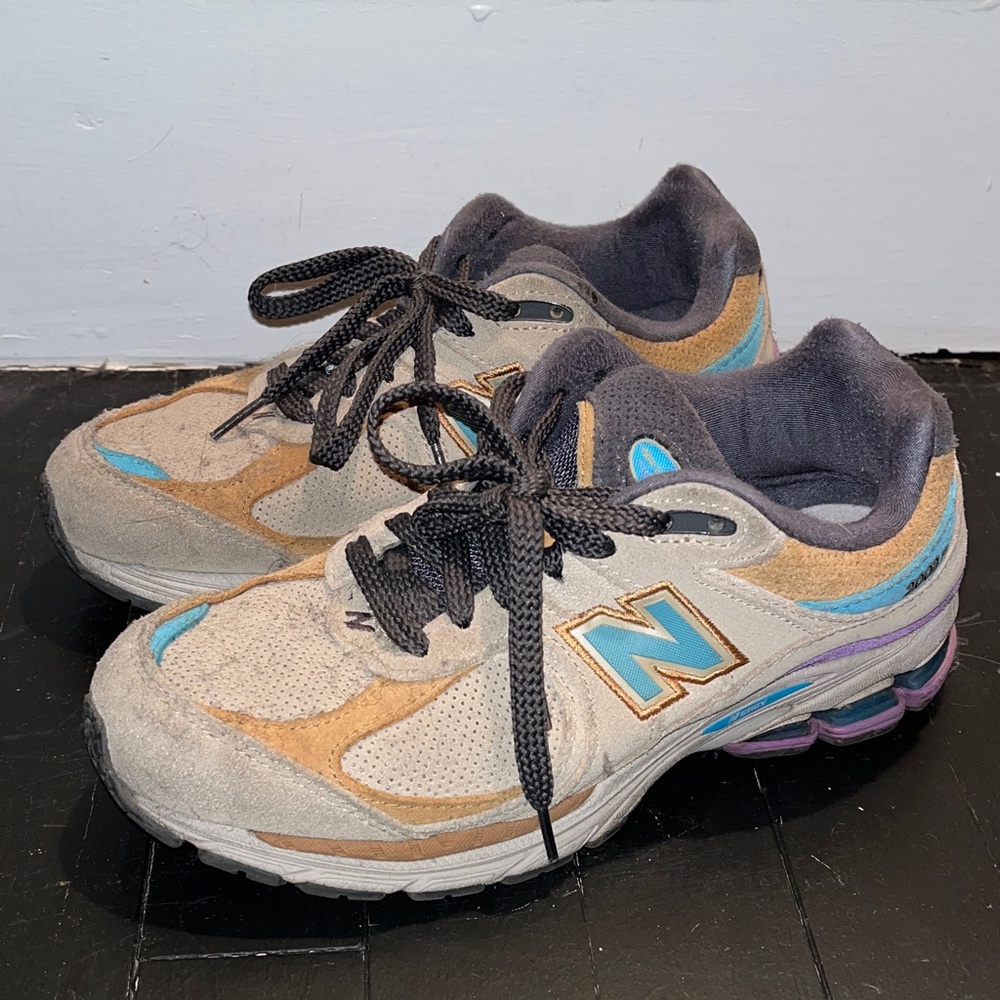 New Balance 2002R
